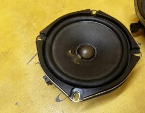 GŁOŚNIK TYŁ TYLNY BOSE CHEVROLET CORVETTE C5 97-04