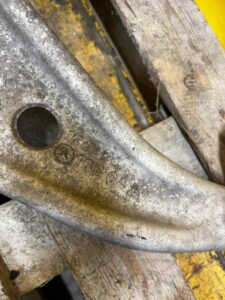 ZWROTNICA TARCZA ZACISK WAHACZ PRZÓD PRAWY MERCEDES GLS X166 450 3.0 B V6