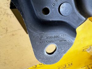 RYGIEL MOCOWANIE OPARCIA FOTELA KANAPY TYŁ LEWY PORSCHE MACAN 95B