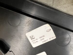 TAPICERKA BOCZEK LISTWA TUNELU ŚRODKOWEGO PRAWA JAGUAR XE X760 XF X260