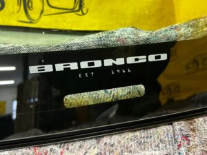 SZYBA PRZÓD CZOŁOWA PRZEDNIA RARAR KAMERA 2022R FORD BRONCO 21-