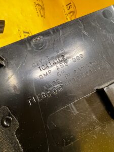 OSŁONA MASKOWNICA GŁOŚNIKA TYŁ PRAWA CHEVROLET CORVETTE C5 97-04