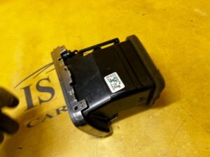 KRATKA NAWIEWU LEWA DEKOR DESKI KONSOLI MERCEDES CLS W218 EU