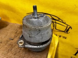 ŁAPA MOCOWANIE WSPORNIK PODUSZKA SILNIKA PORSCHE PANAMERA 970 I LIFT HYBRID