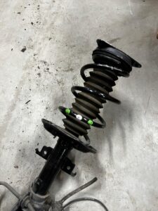 NOGA ZWROTNICA AMORTYZATOR PRZÓD LEWY LEWA RENAULT MEGANE IV