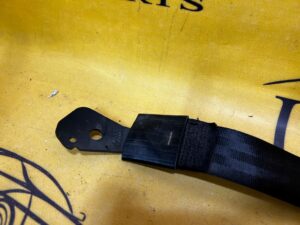 TYLNY ŚRODKOWY PAS BEZPIECZEŃSTWA TYŁ AUDI A8 D5