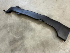 NAWIEW KANAŁ KIEROWNICA POWIETRZA TYŁ SŁUPKA B PRAWY AUDI SQ7 Q7 4M0