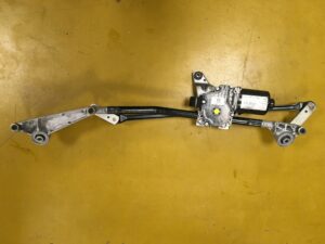 MECHANIZM WYCIERACZEK INFINITI Q30 MERCEDES W176