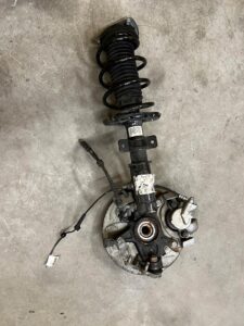 NOGA ZWROTNICA AMORTYZATOR PRZÓD LEWY PEUGEOT 3008 II 5008 II 1.2 THP