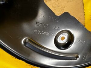 OSŁONA TARCZY HAMULCOWEJ PRZÓD PRAWA PRAWY FORD BRONCO 21-