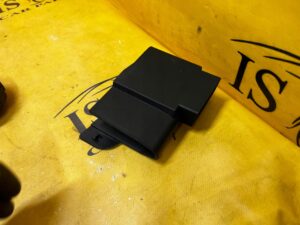 ZAŚLEPKA OSŁONA KLEMY ZACISKU AKUMULATORA PORSCHE MACAN 95B 2.0 TFSI