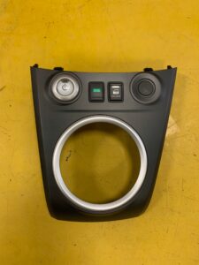 RAMKA BIEGÓW PRZYCISK START STOP NISSAN E-NV200