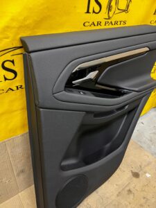 BOCZEK DRZWI PRAWY TYŁ RANGE ROVER EVOQUE II L551