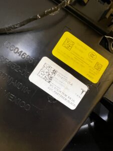 BOCZEK DRZWI LEWY TYŁ PRZEŁĄCZNIK GŁOŚNIK TESLA MODEL 3