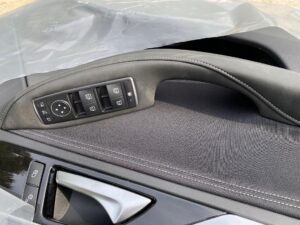 TAPICERKA BOCZEK DRZWI LEWY PRZÓD INFINITI Q30 EU