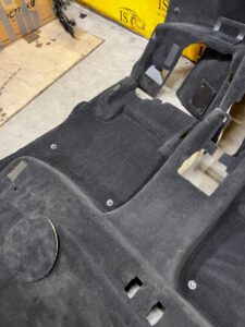 KOMPLETNA WYKŁADZINA PORSCHE CAYENNE II 7P5 LIFT 92A
