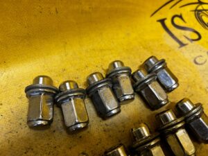 ŚRUBA NAKRĘTKA DO KÓŁ KOŁA TOYOTA HILUX VIII 8