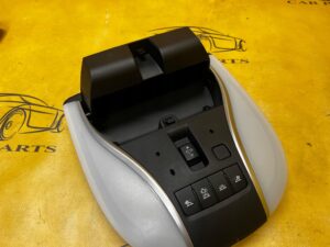 LAMPKA OŚWIETLENIE PODSUFITKI PRZÓD SZYBERDACH INFINITI Q50