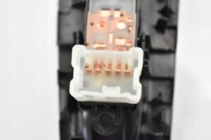 PRZEŁĄCZNIK SZYB PRAWY TYŁ NISSAN X-TRAIL T32