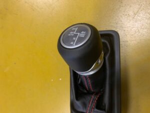 MIESZEK GAŁKA WYBIERAKA REDUKTORA JEEP WRANGLER JL