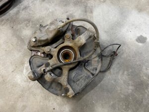 ZWROTNICA TARCZA ZACISK PRZÓD LEWY MERCEDES CLS W218 3.0 CDI 4MATIC 4X4