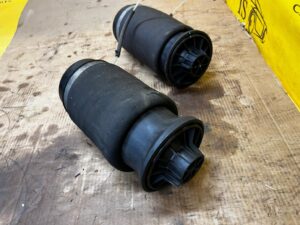 KOMPLET MIECHY TYŁ TYLNY AIRMATIC PRAWY LEWY MERCEDES GL X166