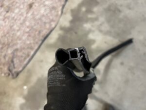 USZCZELKA POKRYWY SILNIKA MASKI PODSZYBIA PORSCHE MACAN 95B