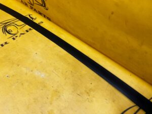 USZCZELKA LISTWA SZYBY CZOŁOWEJ PRZÓD LEWY FORD EXPLORER VI MK6