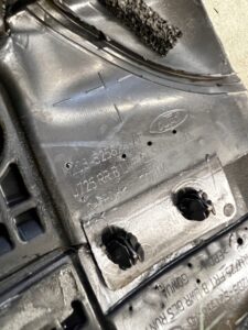 USZCZELKA DRZWI SZYB KAROSERII GÓRNA PRAWA 4 DRZWI FORD BRONCO 21-