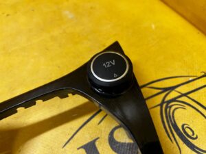 OSŁONA RAMKA DEKOR MIESZKA TUNELU FORD FIESTA MK8 EU ST-LINE