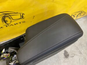 PODŁOKIETNIK SCHOWEK TUNEL ŚRODKOWY INFINITI Q30