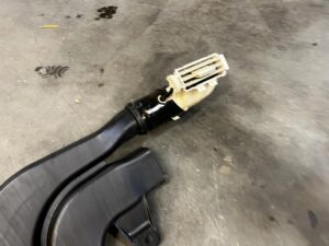 KANAŁ TUNEL KRATKA NAWIEWU POWIETRZA DACHU TYŁ PRAWY MERCEDES GLS X166