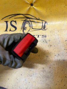 ZAPINKA PASA BEZPIECZEŃSTWA ŚRODKOWY TYŁ BMW 5 G30