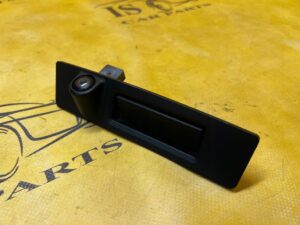 KLAMKA PRZYCISK KAMERA COFANIA KLAPY TYŁ BAGAŻNIKA TESLA MODEL 3 PRZEDLIFT