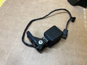 ZAPINKA PASÓW KANAPY TYŁ FORD FIESTA MK8