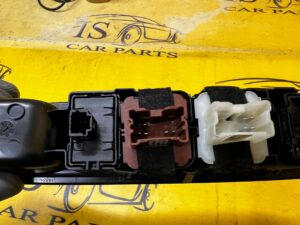 PANEL PRZEŁĄCZNIK SZYB LUSTEREK DRZWI PRZÓD LEWY DACIA SANDERO III