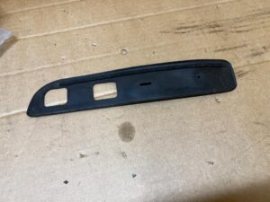 USZCZELKA RELINGU DACHOWEGO TYŁ LEWA NISSAN X-TRAIL III T32