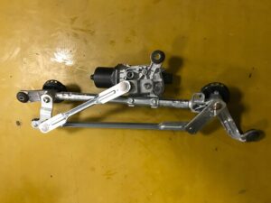 MECHANIZM WYCIERACZEK SILNICZEK NISSAN LEAF ZE0 I