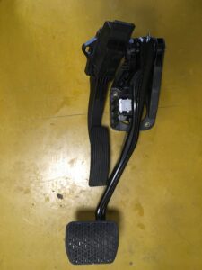 PEDAŁ HAMULCA MERCEDES W246 INFINITI Q30 AUTOMAT