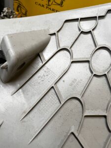 OSŁONA POSZYCIE SŁUPKA C TYLNEGO TYŁ LEWE LEWA LEWEGO SKODA SCALA