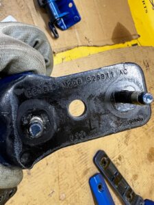 KPL ZAWIASY DRZWI TYŁ LEWY FORD BRONCO 21- VELOCITY BLUE PEARL METALIC