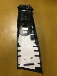 POSZYCIE OSŁONA OBUDOWA SŁUPKA ŚRODKOWEGO B PRAWY MERCEDES GLA X156