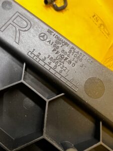 UCHWYT MOCOWANIE PODŁOGI BAGAŻNIKA PRAWY MERCEDES GL X166