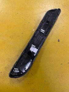 PRAWA RĄCZKA DEKOR BOCZKA DRZWI DACIA SANDERO II