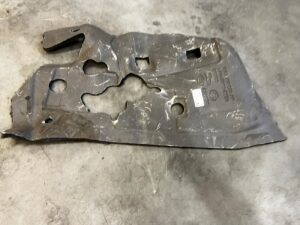 WYGŁUSZENIE BAGAŻNIKA PRAWE RANGE ROVER VELAR L560