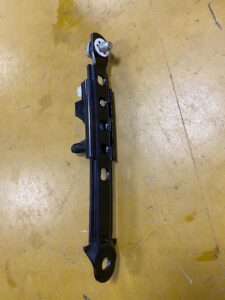 LEWY PRAWY SUWAK REGULACJA PASA INFINITI Q50