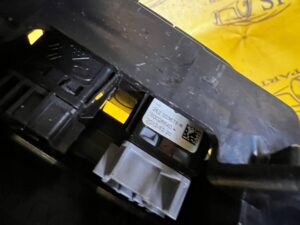 RAMKA MOCOWANIE OBUDOWA OSŁONA RADIA WŁĄCZNIK AWARYJNYCH RENAULT ZOE I Z.E.