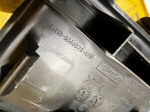 ZAŚLEPKA OSŁONA MOCOWANIA KANAPY TYŁ 3 RZĘDU PRAWA FORD EXPLORER VI MK6