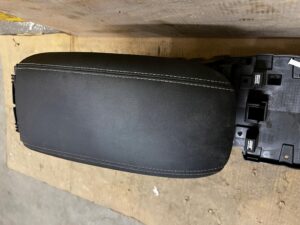 PODŁOKIETNIK SCHOWEK TUNELU KUGA MK3 ESCAPE MK4