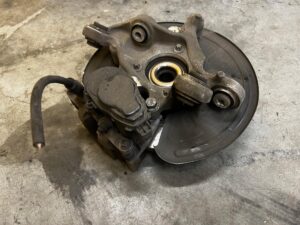 ZWROTNICA ZAWIESZENIE ZACISK TYŁ LEWY MERCEDES C-KLASA W206 2WD RWD